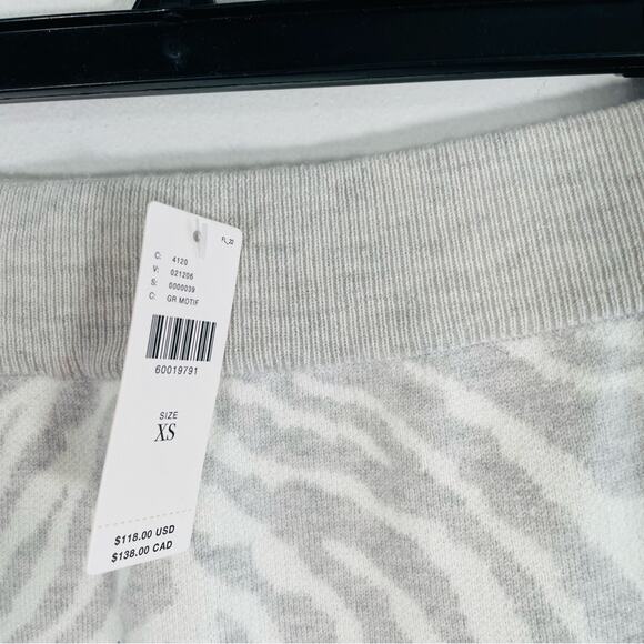 NWT Anthropologie Dolan White Gray Zebra Sweater Knit Ruffle Skirt XS New - Picture 11 of 15